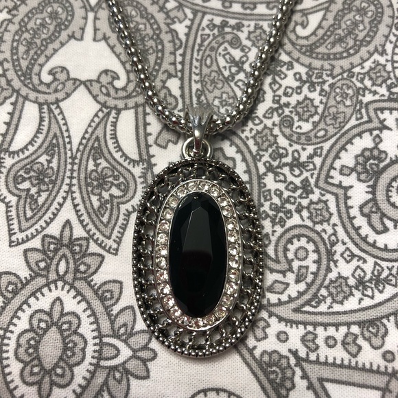 ⬇️ Necklace with oval shaped pendent - Picture 1 of 5